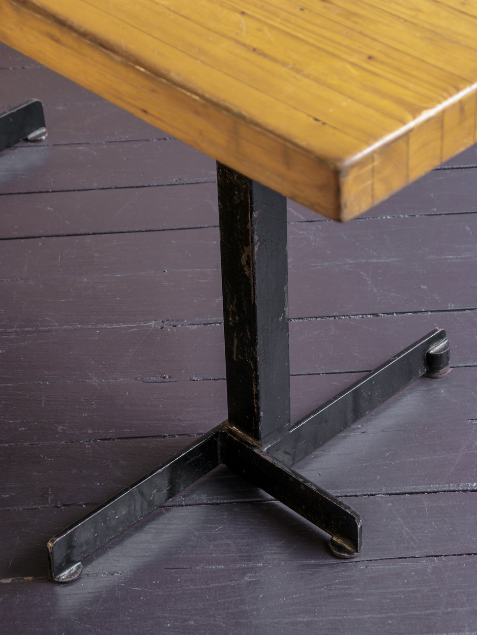 table-charlotte-perriand-les-arcs-galerie-peter-kammermann-geneve