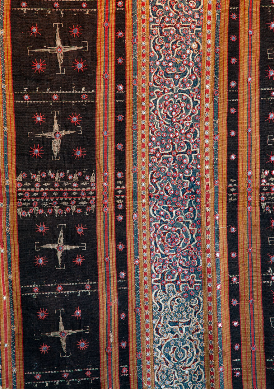 tapis-antique-indonesie-galerie-peter-kammermann-decorateur-geneve
