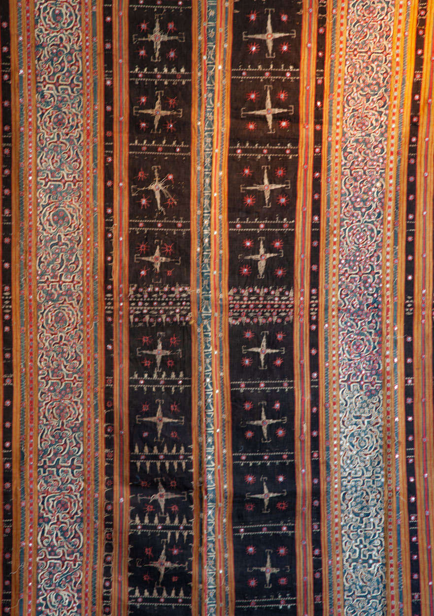 tapis-antique-sumatra-indonesie-galerie-peter-kammermann-decorateur-geneve